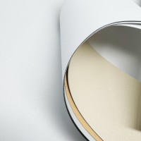Estor enrollable opaco con parte trasera blanca