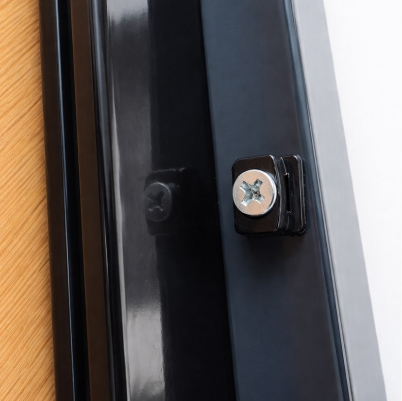 100% Blackout Plain Blind