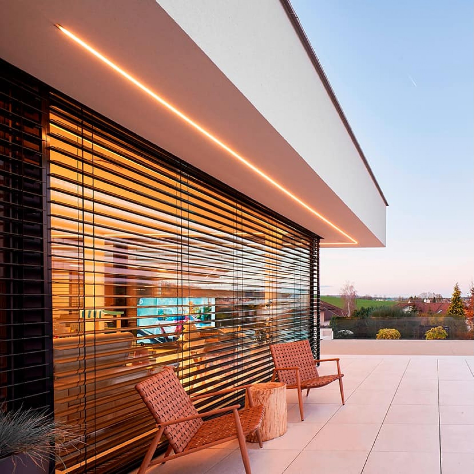 Solar Breezes: efficient control of light and interior comfort.