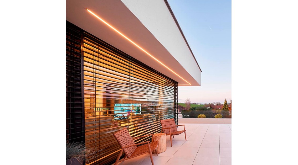 Solar Breezes: efficient control of light and interior comfort.